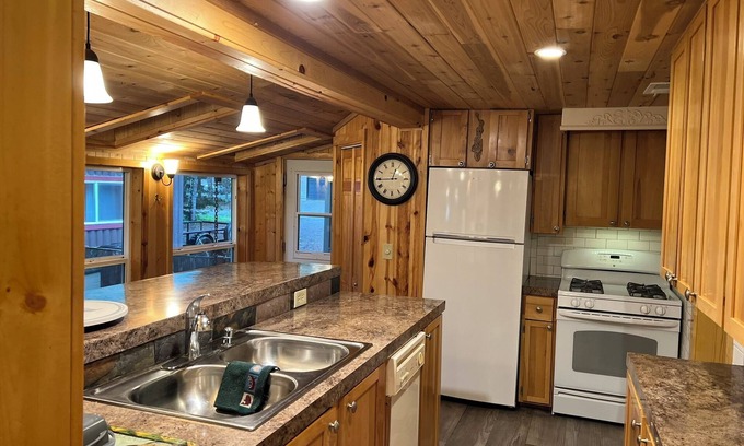 Nordman Cabina | Family Friendly Cabin Just Steps Away From Priest Lake