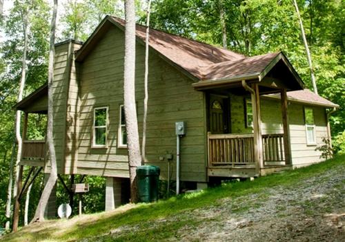 Topton Casa | Family-Friendly Cabin Rental for Six on Nantahala Mountain with White Water Rafting in North Carolina