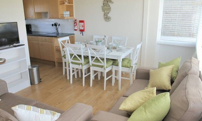 Westleigh Chalet De Esquí | Family Friendly Chalet, A Stone's Throw from the Sea