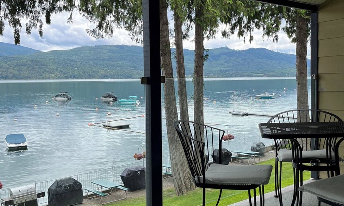 Anglemont Condominio | Family friendly Condo on the lake!