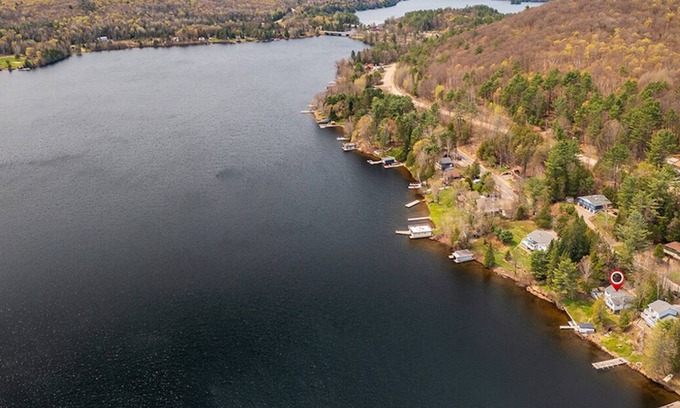 Dorset Cabaña | Family friendly cottage right on Lake of Bays! Pet-friendly with a hot tub