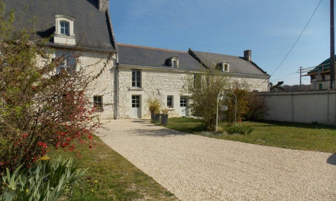 Huismes Cabaña | Acogedor Gîte en el Loira: Terraza, Wi-Fi, Equipos para Bebés, Cerca de Chinon