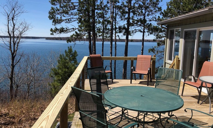 Hayward Cabaña | Cottage para familias w / vistas espectaculares de Round Lake-Hayward, WI