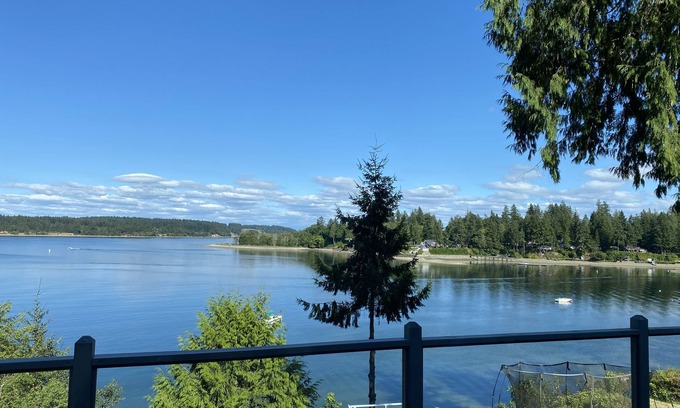 Longbranch Casa | Family friendly, dog friendly, waterfront beach house