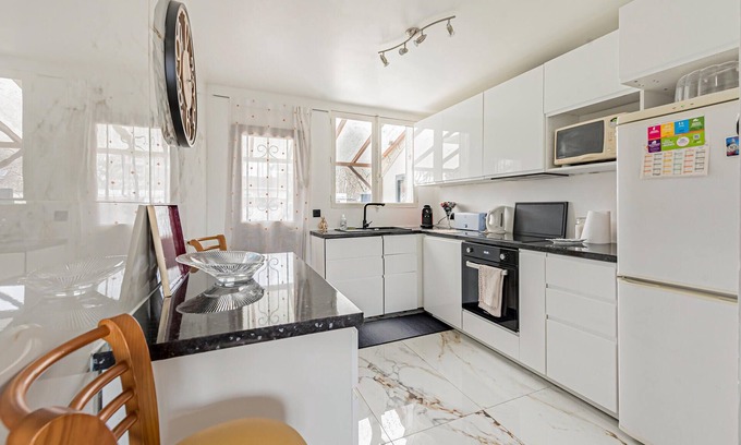 Juvisy-sur-Orge Casa | Family-friendly vacation home in the southern suburbs of Paris.