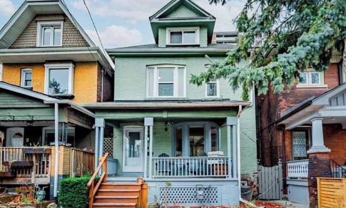 Parkdale Casa | Family-friendly fully detached home close to Lakeshore, High Park & Roncesvalles