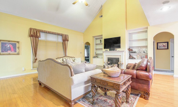 Lakes of Forest Hill Casa | Family-Friendly Gem w/ Home Office in Memphis