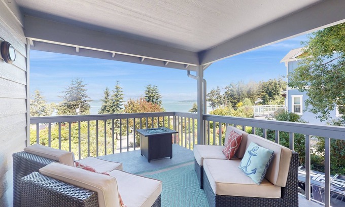 Coupeville Casa | Family-friendly getaway with deck, gas grill, W/D and wood stove