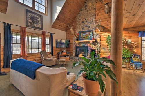 Gresham Casa | Family-Friendly Gresham Getaway with Game Room!