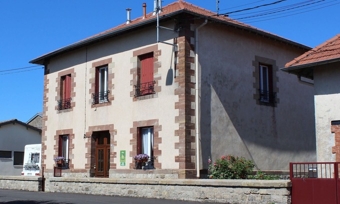 Parroy Cabaña | Casa rural en Parroy: comodidad, naturaleza y pesca