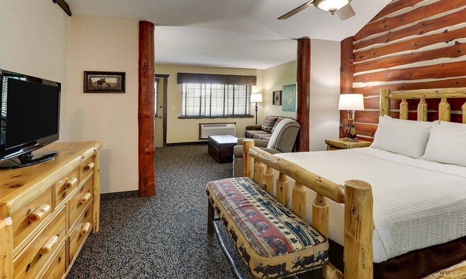 Onalaska Hotel | Family-Friendly Haven w/ Indoor/Outdoor Pool, Near Downtown La Crosse