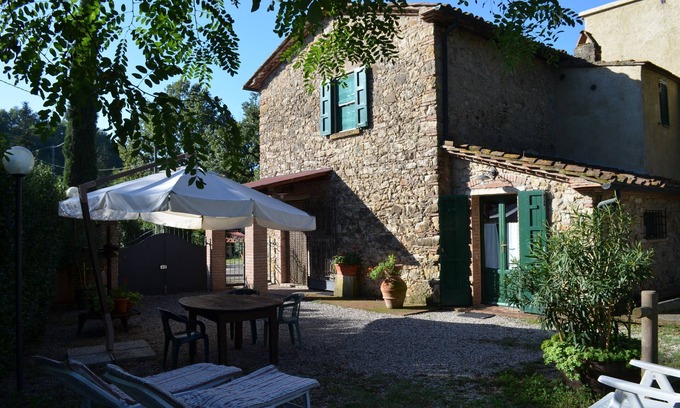 Montescudaio Apartamento | Casa familiar con jardín privado y piscina privada para 5 personas.