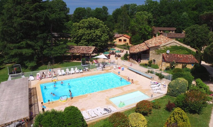Gavaudun Villa | Pueblo vacacional familiar ****, piscina, spa, tenis, juegos, bar, actividades