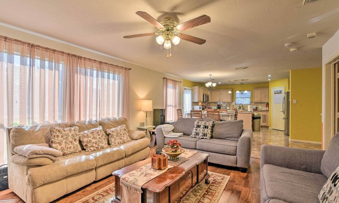 Pasadena Casa | Family-Friendly Home ~ 12 Mi to Space Center!