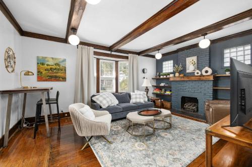Fort Wayne Casa | Family Friendly Home - Fenced yard - Parking