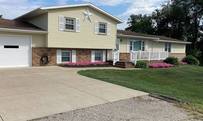 Keene Casa | Family-friendly Home with large backyard and game room
