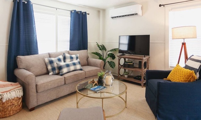 Gold Hill Cabaña | Family friendly home overlooking the Rogue River.