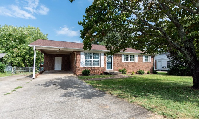 Tigerville Casa | Family friendly home w/fenced in backyard. Pet Friendly