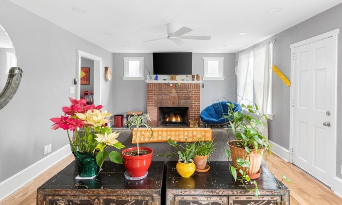 Wilmington Casa | Family friendly home with fire pit, large yard, and parking
