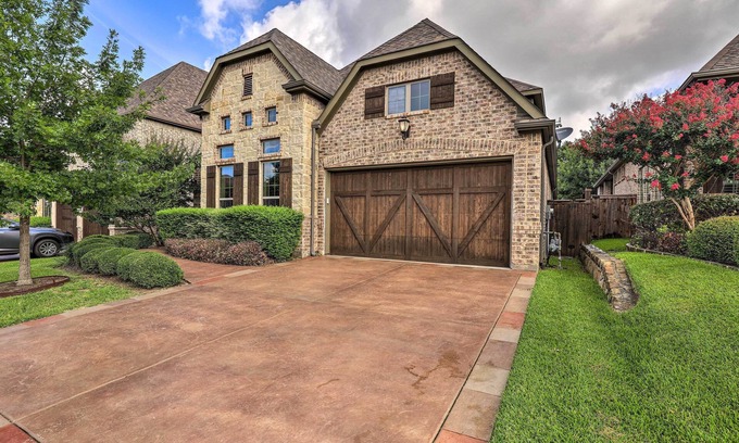 Las Colinas Casa | Family-Friendly Home w/ Yard in Irving!