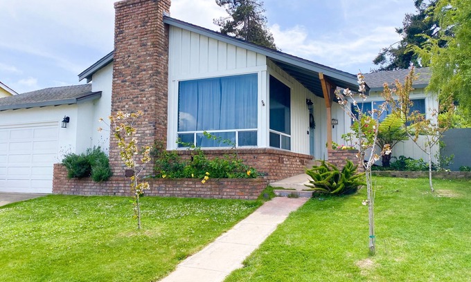 Salinas Casa | Family Friendly Homestead + 2 Aquarium Passes located 25 minutes from Monterey