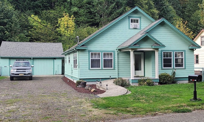 Hoodsport Casa | Family Friendly Hood Canal Getaway - 3 BD/2 BA Sleeps 6