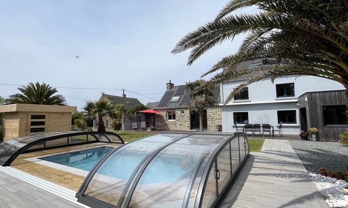 Plouescat Casa | "Family-Friendly House with Heated Pool & Private Garden – Close to the Beach"