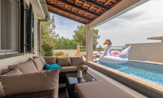 Milna (Brac) Casa | Casa familiar con piscina Bahía Koromaslinova, Brac (K-15479)