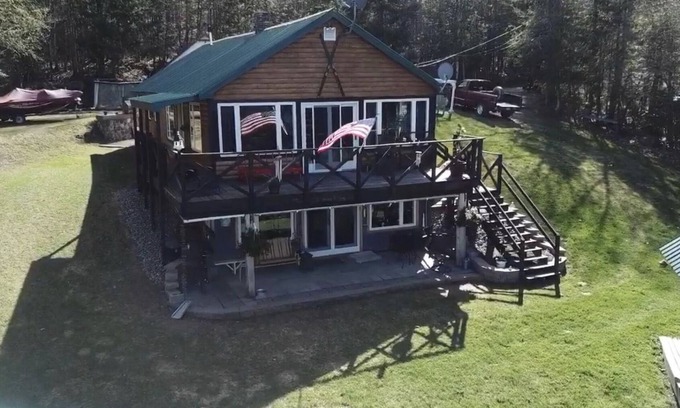 Portage Lake Casa | Family-Friendly Lake House & Hunters Lodging