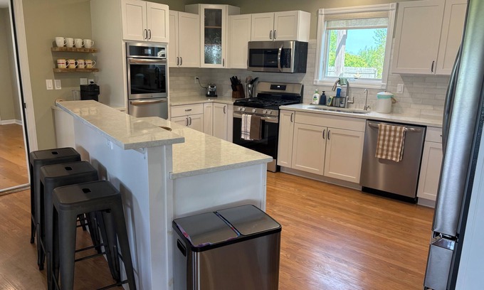 Alburg Casa | Family-Friendly Lake Champlain Retreat with Lake Access and New Hot Tub