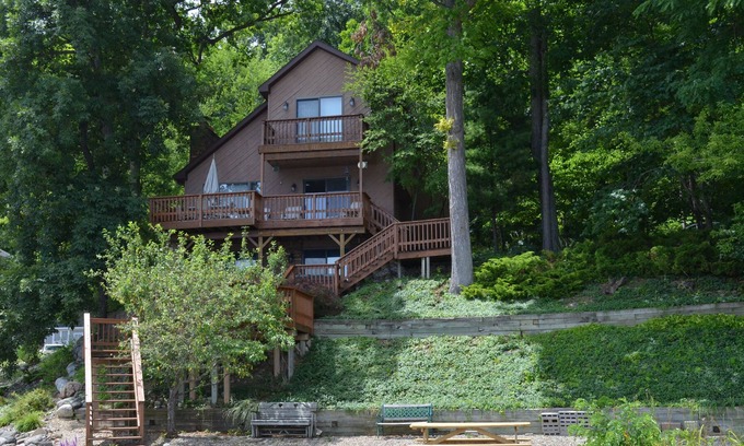 Onsted Casa | Familiarmente Lake Home