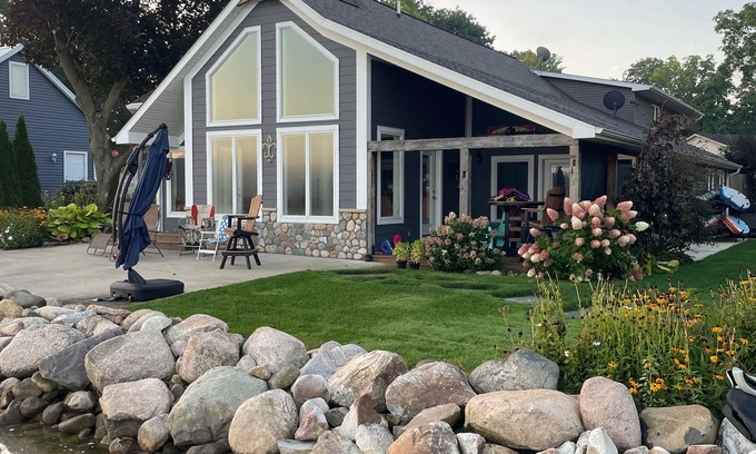 Rome City Casa | Family-Friendly Lakefront Home with Hot Tub and Kayaks