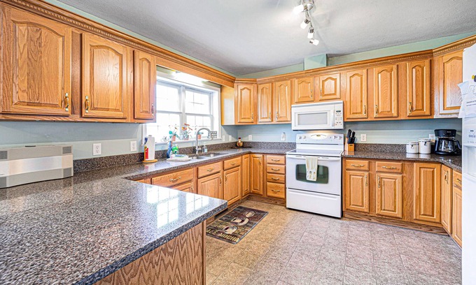Ponshewaing Casa | Family-Friendly Lakefront Home w/ Huge Yard, Free WiFi, Firepit, Furnished Deck