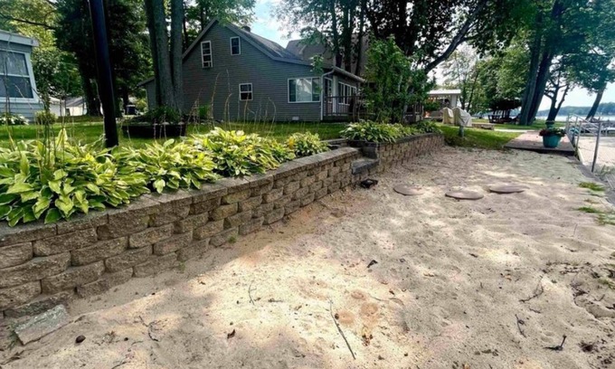 Gladwin Cabaña | Family-Friendly lakefront cottage on Secord Lake