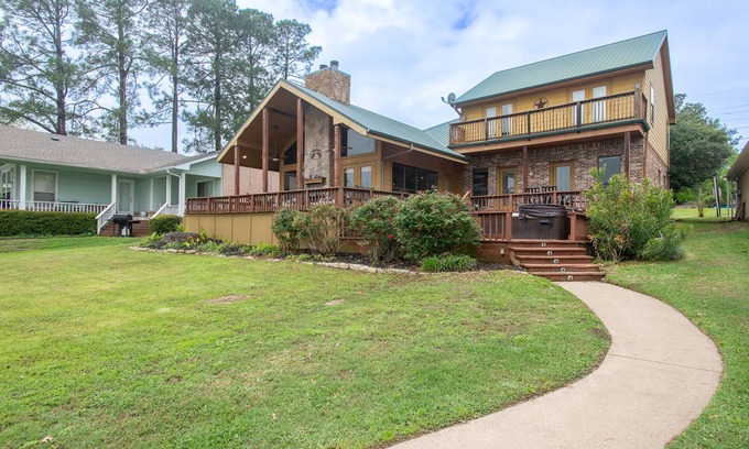 Enchanted Oaks Casa | Alquiler de casa en Cedar Creek Lakefront Home