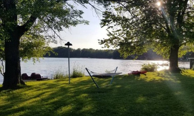 Clare Cabina | Family-friendly lakefront cabin with large outdoor space!