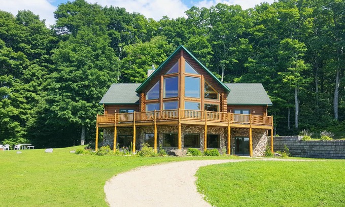 Pellston Cabina | Casa de registro familiar entre Harbor Springs, Petoskey y Mackinaw Island