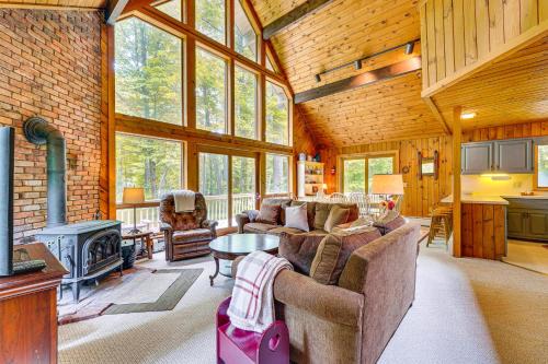 Ludlow Casa | Family-Friendly Ludlow Cabin on Lake Pauline!