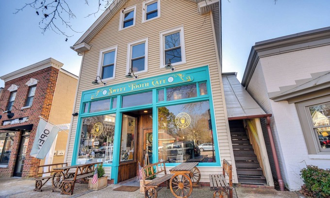 Zanoni Apartamento | Family-Friendly Main St Gloucester Apt w/ Balcony!