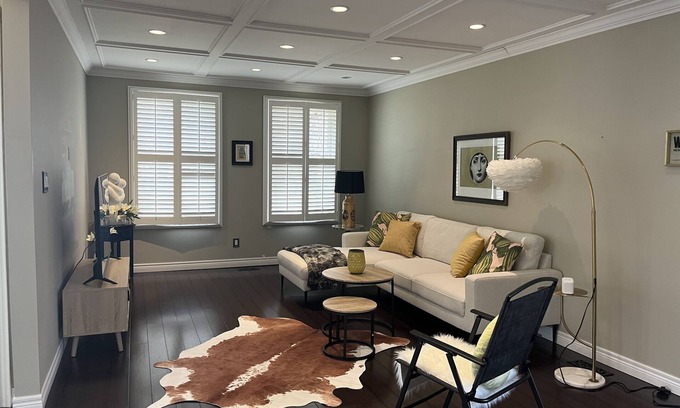 St. Catharines Casa | Family Friendly Niagara Haven: Port Dalhousie & Niagara Falls Hub