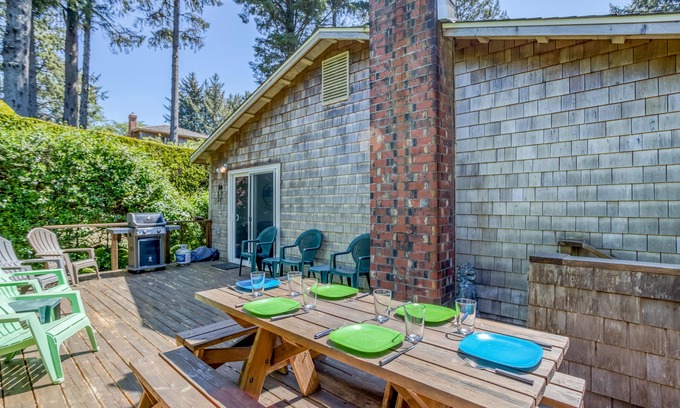 Neahkahnie Beach Casa | Family Friendly Ocean View Beach House with Large Deck and Game Room!