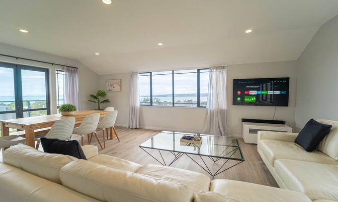 Howick Casa | Family Friendly Oceanview Howick Home - Pets+