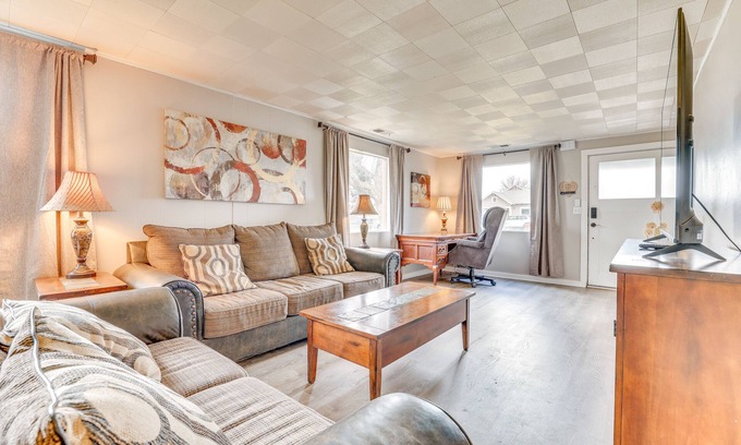 Ontario Casa | Family-Friendly Ontario Home in Central Location!