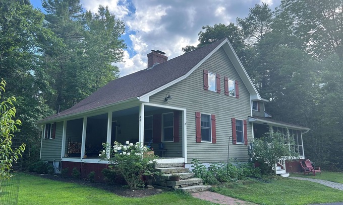 Brunswick Cabaña | Family friendly pond-side retreat - Short distance to Bowdoin, beaches, hikes