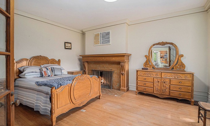 Parchment Casa | Family friendly. private holiday retreat, large place, great value in Kalamazoo