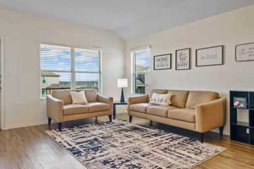 Hutto Casa | Family Friendly - Private - Spacious - Modern - Pool