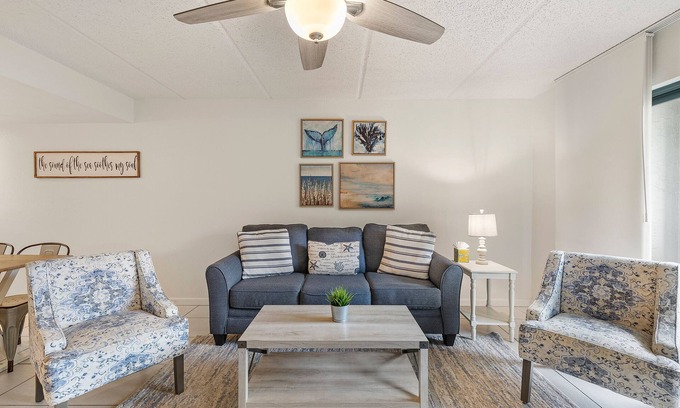 Little Venice Condominio | Family friendly, Retirement friendly Beach condo-150 steps to beach!