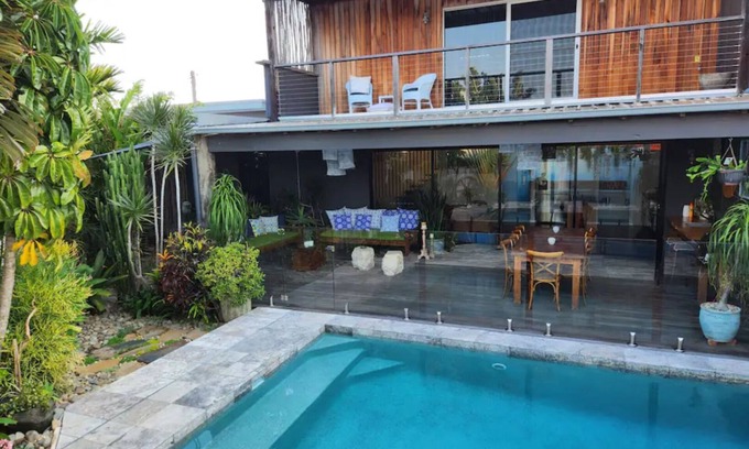North Creek Casa | Family friendly retreat 5 minutes stroll to the beach!