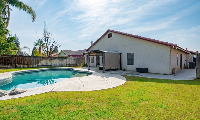 Pumpkin Center Casa | Family-Friendly Retreat with Non-Heated Pool and Huge Yard