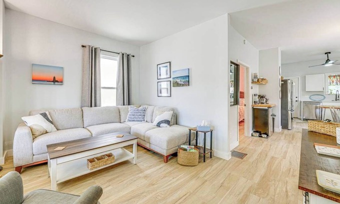 Manistee Casa | Family-Friendly Retreat near Manistee Riverwalk - dogs allowed